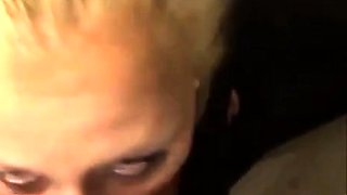 Blonde Amateur-Schlampe liebt einen guten Facial