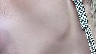 742 Burning Passion of Her Red Shiny Lips