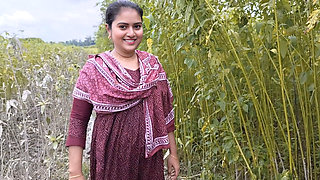 Video of fucking a beautiful desi girl while eating jute.