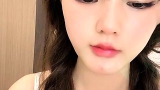 Amateur Webcam Cute Teen Plays Solo