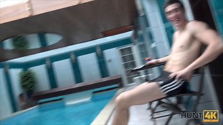 Young Cuckold Let Stranger Nail Slutty Girlfriend By Pool