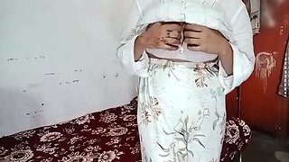 Hot Aunty Seduces Servant Alone - Anal Fucking & Big Boobs Sex in Hindi