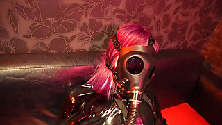 Latexcatsuit and Gasmask Solo