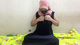 Viral! Hijab Teacher Big Breasts Colmek Using Cucumber