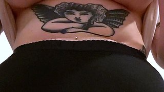 Amateur Latina Milf Masturbates on Cam