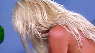 Amateur MILF in a threesome with double shot