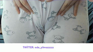 CAMELTOE- SWOLLEN PUSSY- RUBBING PUSSY WITH PAJAMA