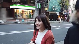 グラマーな童顔美女のしたたかなCFNMスケッチから始まる誘惑エッチ