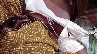 House wife fun with boyfriend Rs 500 wali maid