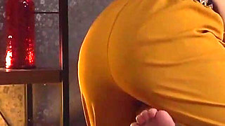 A Massage Girl at a Thai Massage Parlor in Kinshicho, Famous for Its Excessive Closeness, Is Actually Very Weak to Pressure