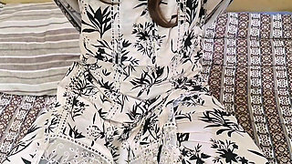 Desi Indian Chachi Batija - Hindi Audio