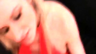 Deutsche Blondine schluckt Sperma