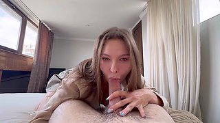 The Landlady Offers to Fuck Her Instead of Paying and Asks to