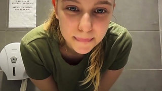 Extreme Squirt. Big Ass Sit on the Cam