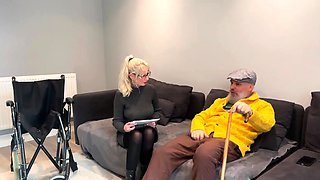 Retired senior pussyeating roundass babe