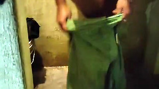 Athai kulipathai etti parthu vedio edukum annan magan