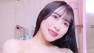 Erotic live chat with cute beautiful girl