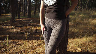 Girl Teases Her Big Cameltoe In Leopard Leggings Outdoors