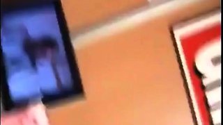 Pipe en public - une brunette franaise amateur