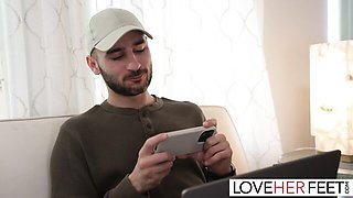 Cunning Luna Legend at footjob xxx