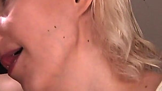 Amateur Girl Sucks His Cock Until Cum in Her Mouth!