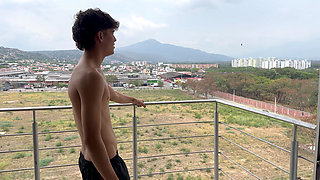 I'm Bored so I Decide to Play a Little Prank on My Stepsister so I Can Her