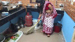 Beautiful Bengali bhabhi enjoy holi special with her neighbours applied lot of colors in hindi
