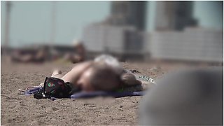 Bulge Dick Flash On Beach - Public Flashing