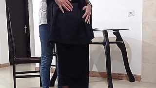 Iranian hoe drops to her knees to suck that fat dick