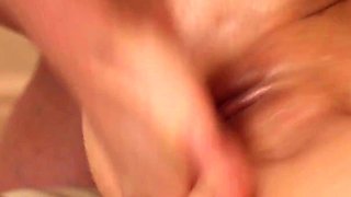 Lovely chick decides to get maximum satisfaction