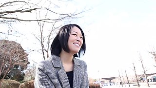 336KNB-207　超美形の奥様。単身赴任中の旦那とのSEXレスは早3年。とにかく 奥 が性感帯の欲求不満奥様のポルチオイキ必見！！ at 東京都立川市 立川駅