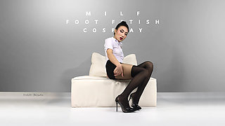 She enjoys exercising while wearing stockings-Isshiki Shizuka 01