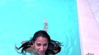 Blondie's wild tryst by the pool