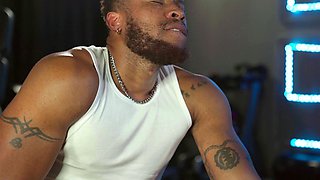 Fitness Rooms UK MILF Belle Ohara takes BBC at the gym