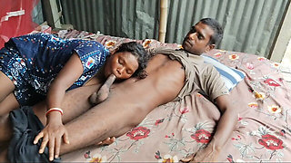 The Neighbor's Sister-in-law Came and Sucked the Penis and Fucked