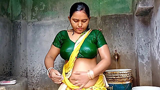 Bathroom muslim hijabi biwi and uski step-mom ki maast threesome gaand chudai clear bangla audio