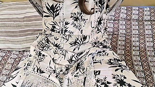 Desi Indian Chachi Batija - Hindi Audio