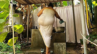 Round ass, mallu bathing outdoor, fully naked teasing Neighbours