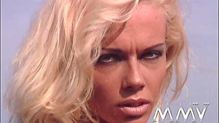 Lustful blonde Kelly Trump masturbates on rocks