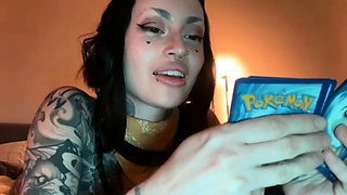Close up amateur beauty uses her toy to masturbates