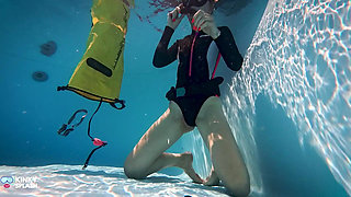 Secret Underwater Kink Session in My Pool Hiding From Neighbours