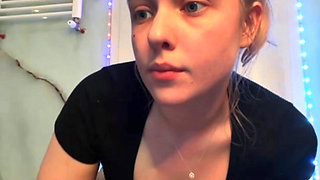 Squirting close up and fingering tight pussy with jucielussie