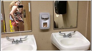 Watch My Sexy Ass & Pussy Peeing