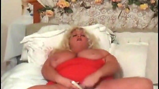 BBW Bad Girls: More BBW Pussy Play in Red