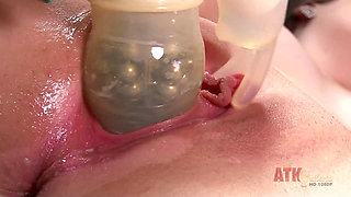 Jamie Hendrix Masturbates Sloppy Wet Shaved Pussy With Vibrator & Rubs Pink Clit to Orgasm