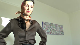 Afternoon Headscarf Try-on, Part 1 - Lady Victoria Valente