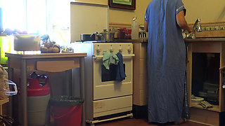 Turkish Muslim Wife Is Shocked When She Gets Suprise Cumshot From Perverted Husband