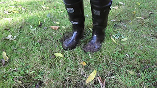 Using a Stranger to Clean Her Muddy Boots