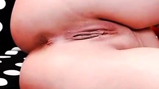 Turkish Girl Masturbates Outdoors on Webcam