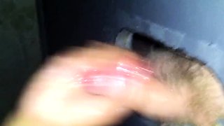 Svenska Hustruns Glory Hole Handjob